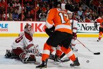PHILADELPHIA - FEBRUARY 22:  Goaltender IIya Bryzgalov #30 of the Phoenix Coyotes makes a pad save as Jeff Carter #17 of the Philadelphia Flyers looks for the rebound on February 22, 2011 at the Wells Fargo Center in Philadelphia, Pennsylvania. Coyotes defeat the Flyers 3-2 in OT.  (Photo by Mike Stobe/Getty Images)
