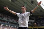 LONDON, ENGLAND - AUGUST 07:  Robbie Keane of Tottenham Hotspur celebrates scoring his second and Tottenham's third goal during the pre-season friendly match between Tottenham Hotspur and Fiorentina at White Hart Lane on August 7, 2010 in London, England.  (Photo by Paul Gilham/Getty Images)