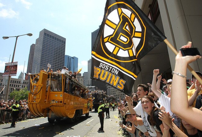 BOSTON, MA  - JUNE 18:  Fans of the Boston Bruins react during a Stanley Cup victory parade on June 18, 2011 in Boston, Massachusetts.  (Photo by Jim Rogash/Getty Images)