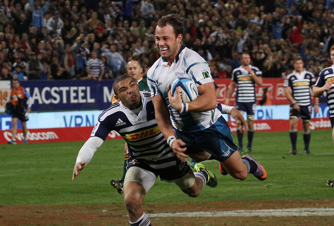 CAPE TOWN, SOUTH AFRICA - JUNE 11:  Francois Hougaard of the Bulls dives over the tryline to score while Bryan Habana of the Stormers tries to stop him during the Super Rugby match between DHL Stormers and Vodacom Bulls at DHL Newlands on June 11, 2011 in Cape Town, South Africa.  (Photo by Ashley Vlotman/Gallo Images/Getty Images)