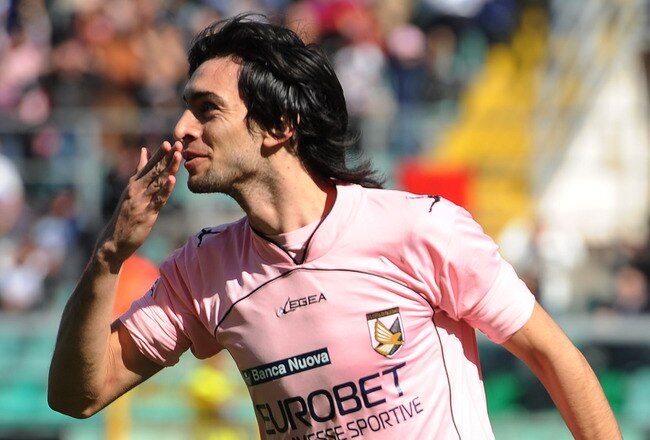 PALERMO, ITALY - FEBRUARY 13:  Javier Pastore of Palermo celebrates after scoring the opening goal during the Serie A match between US Citta di Palermo and ACF Fiorentina at Stadio Renzo Barbera on February 13, 2011 in Palermo, Italy.  (Photo by Tullio M. Puglia/Getty Images)