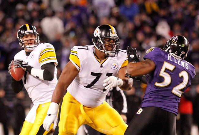 BALTIMORE, MD - DECEMBER 05:  Quarterback Ben Roethlisberger #7 of the Pittsburgh Steelers looks to pass against the Baltimore Ravens at M&T Bank Stadium on December 5, 2010 in Baltimore, Maryland.  (Photo by Geoff Burke/Getty Images)