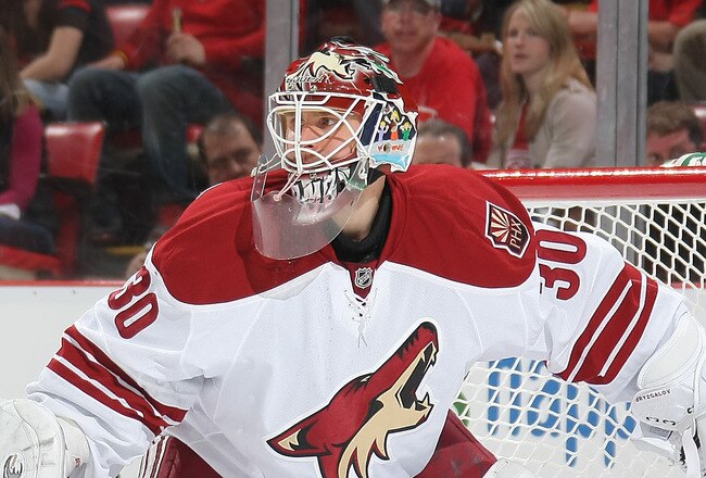 DETROIT, MI- APRIL 13:  Ilya Bryzgalov #30 of the Phoenix Coyotes keeps an eye on play against the Detroit Red Wings in Game One of the Western Conference Quarterfinals during the 2011 NHL Stanley Cup Playoffs at Joe Louis Arena on April 13, 2011 in Detroit, Michigan.(Photo By Dave Sandford/Getty Images)
