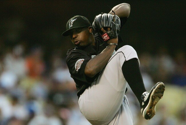 LOS ANGELES - JULY 6:  Pitcher Dontrelle Willis #35 of the Florida Marlins throws a pitch against the Los Angeles Dodgers on July 6, 2007 at Dodger Stadium in Los Angeles, California.   (Photo by Stephen Dunn/Getty Images)