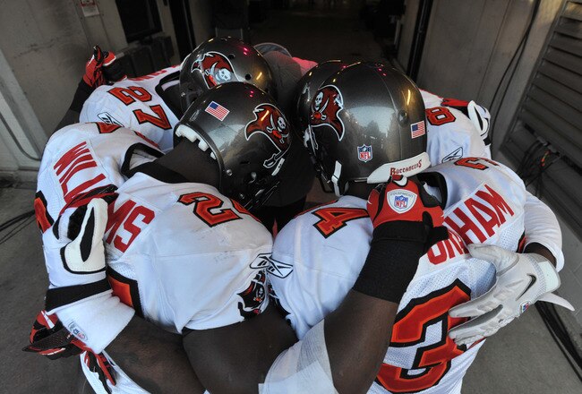 BALTIMORE, MD - NOVEMBER 28:  Carnell Williams #24 and Earnest Graham #34 of the Tampa Bay Buccaneers huddle with teammates before the game against the Baltimore Ravens at M&T Bank Stadium on November 28, 2010 in Baltimore, Maryland. The Ravens defeated the Buccaneers 17-10. (Photo by Larry French/Getty Images)
