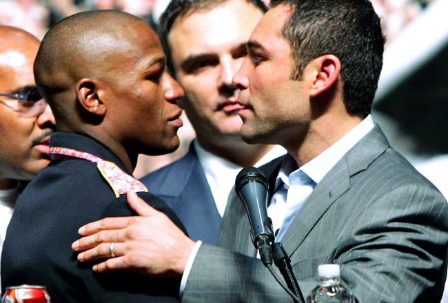 LAS VEGAS - MAY 05:  Floyd Mayweather Jr. (L) greets Oscar De La Hoya at a news conference after Mayweather defeated De La Hoya by split decision in their WBC super welterweight championship fight at the MGM Grand Garden Arena May 5, 2007 in Las Vegas, Nevada.  (Photo by Ethan Miller/Getty Images)