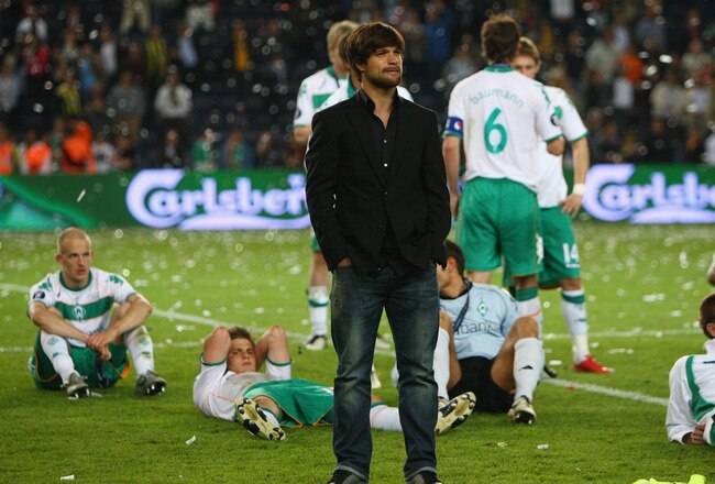 ISTANBUL, TURKEY - MAY 20:  Diego and the Werder Bremen players show their dejection following their team's defeat after extra time at the end of the UEFA Cup Final between Shakhtar Donetsk and Werder Bremen at the Sukru Saracoglu Stadium on May 20, 2009 in Istanbul, Turkey.  (Photo by Michael Steele/Getty Images)