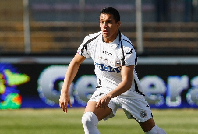 LECCE, ITALY - APRIL 03:  Alexis Sanchez of Udinese during the Serie A match between US Lecce and Udinese Calcio at Stadio Via del Mare on April 3, 2011 in Lecce, Italy.  (Photo by Maurizio Lagana/Getty Images)