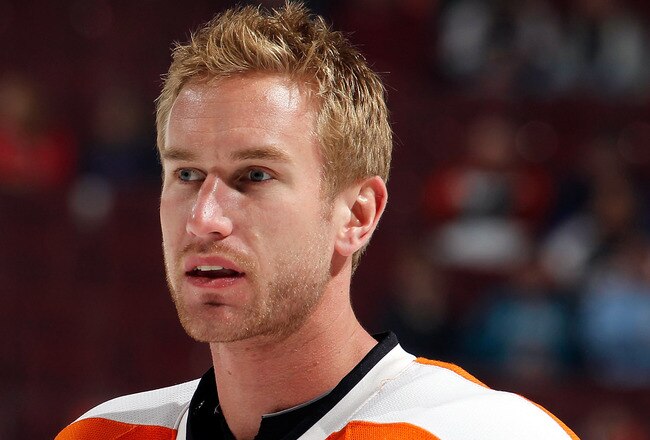 PHILADELPHIA, PA - MARCH 22:  Jeff Carter #17 of the Philadelphia Flyers waits during warmups before an NHL hockey game against the Washington Capitals at the Wells Fargo Center on March 22, 2011 in Philadelphia, Pennsylvania.  (Photo by Paul Bereswill/Getty Images)