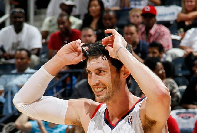 ATLANTA, GA - APRIL 24:  Kirk Hinrich #6 of the Atlanta Hawks against the Orlando Magic during Game Four of the Eastern Conference Quarterfinals in the 2011 NBA Playoffs at Philips Arena on April 24, 2011 in Atlanta, Georgia.  NOTE TO USER: User expressly acknowledges and agrees that, by downloading and or using this photograph, User is consenting to the terms and conditions of the Getty Images License Agreement.  (Photo by Kevin C. Cox/Getty Images)
