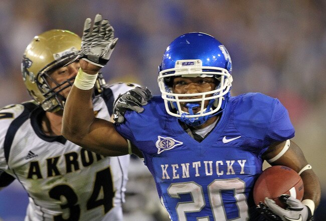 LEXINGTON, KY - SEPTEMBER 18:  Derrick Locke #20 of the Kentucky Wildcats runs for a touchdown while defended by Brian Wagner #34 of the Akron Zips during the game  at Commonwealth Stadium on September 18, 2010 in Lexington, Kentucky.  (Photo by Andy Lyons/Getty Images)