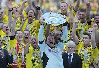 Borussia-dortmund-champions-bundesliga-2010-2011_crop_340x234