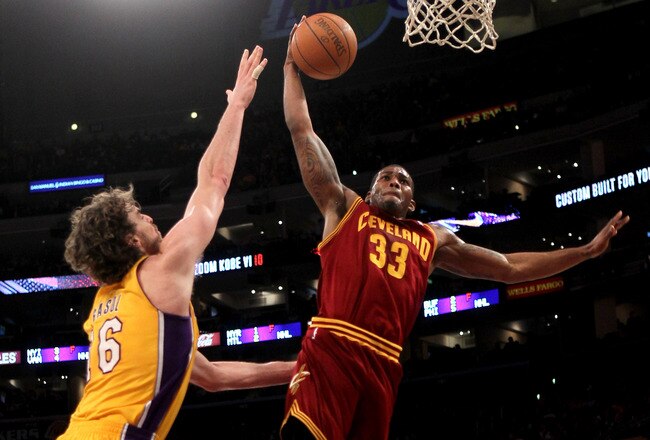 LOS ANGELES, CA - JANUARY 11:  Alonzo Gee #33 of the Cleveland Cavaliers dunks over Pau Gasol #16 of the Los Angeles Lakers at Staples Center on January 11, 2011 in Los Angeles, California.  The Lakers won 112-57.  NOTE TO USER: User expressly acknowledges and agrees that, by downloading and or using this photograph, User is consenting to the terms and conditions of the Getty Images License Agreement.  (Photo by Stephen Dunn/Getty Images)