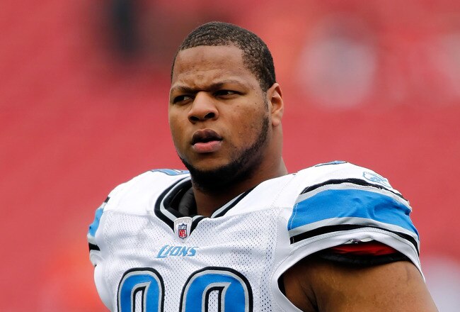 TAMPA, FL - DECEMBER 19:  Defensive tackle Ndamukong Suh #90 of the Detroit Lions warms up prior to the start of the game against the Tampa Bay Buccaneers at Raymond James Stadium on December 19, 2010 in Tampa, Florida.  (Photo by J. Meric/Getty Images)