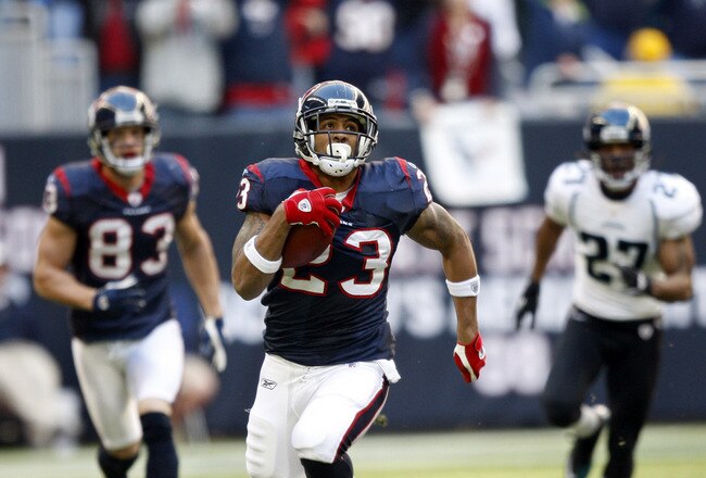 HOUSTON - JANUARY 02:  Running back Arian Foster #23 of the Houston Texans rushes for major yards against the Jacksonville Jaguars at Reliant Stadium on January 2, 2011 in Houston, Texas.  (Photo by Bob Levey/Getty Images)