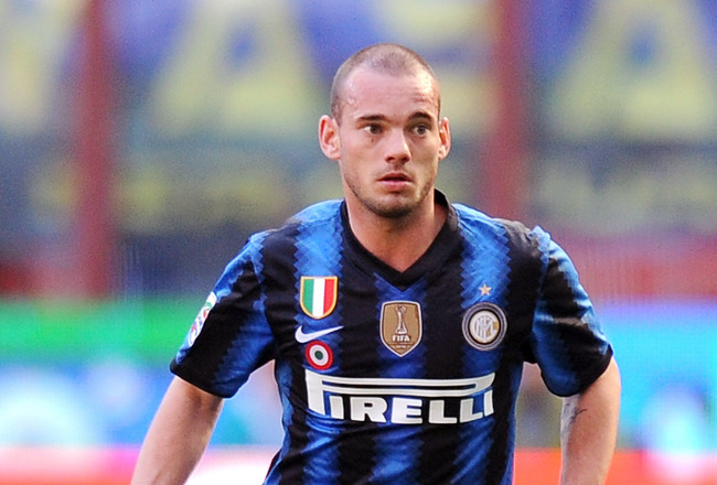 MILAN, ITALY - MARCH 20:  Wesley Sneijder of Inter Milan in action during the Serie A match between FC Internazionale Milano and Lecce at Stadio Giuseppe Meazza on March 20, 2011 in Milan, Italy.  (Photo by Tullio M. Puglia/Getty Images)