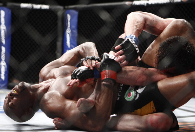 anderson-silva-vs-chael-sonnen-submit_crop_650x440.jpg