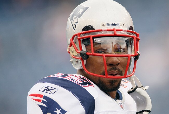 FOXBORO, MA - SEPTEMBER 12:  Kevin Faulk #33 of the New England Patriots looks on before the game against the Cincinnati Bengals during the NFL season opener on September 12, 2010 at Gillette Stadium in Foxboro, Massachusetts.  (Photo by Elsa/Getty Images)