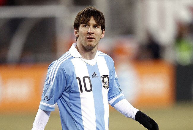 EAST RUTHERFORD, NJ - MARCH 26:  Lionel Messi #10 of Argentina reacts after a failed scoring attempt during the first half of a friendly match against the United States at New Meadowlands Stadium on March 26, 2011 in East Rutherford, New Jersey.  (Photo by Jeff Zelevansky/Getty Images)