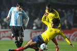 Tevez-intenta-carlitos-guarin-aguilar_claima20110706_0270_19_crop_150x100