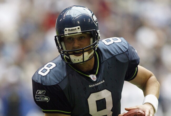 IRVING, TX - OCTOBER 27:  Quarterback Matt Hassellbeck #8 of the Seattle Seahawks carries the ball during the game against the Dallas Cowboys on October 27, 2002 at Texas Stadium in Irving, Texas. The Seahawks won 17-14. (Photo by Stephen Dunn/Getty Images)