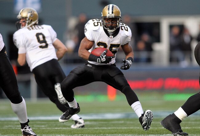 SEATTLE, WA - JANUARY 08:  Reggie Bush #25 of the New Orleans Saints runs the ball in the first quarter against the Seattle Seahawks during the 2011 NFC wild-card playoff game at Qwest Field on January 8, 2011 in Seattle, Washington.  (Photo by Jonathan Ferrey/Getty Images)
