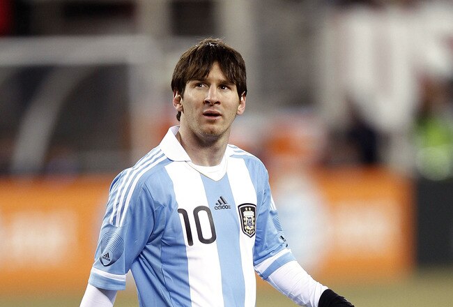 EAST RUTHERFORD, NJ - MARCH 26:  Lionel Messi #10 of Argentina reacts after a failed scoring attempt during the first half of a friendly match against the United States at New Meadowlands Stadium on March 26, 2011 in East Rutherford, New Jersey.  (Photo by Jeff Zelevansky/Getty Images)