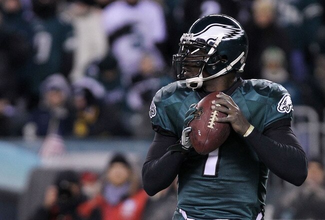 PHILADELPHIA, PA - JANUARY 09:  Michael Vick #7 of the Philadelphia Eagles drops back against the Green Bay Packers during the 2011 NFC wild card playoff game at Lincoln Financial Field on January 9, 2011 in Philadelphia, Pennsylvania.  (Photo by Nick Laham/Getty Images)