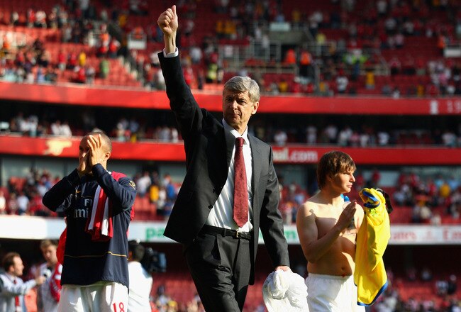 LONDON, ENGLAND - MAY 24:  Arsene Wenger,manager of Arsenal, waves to the fans after the Barclays Premier League match between Arsenal and Stoke City at Emirates Stadium on May 24, 2009 in London, England.  (Photo by Ryan Pierse/Getty Images)