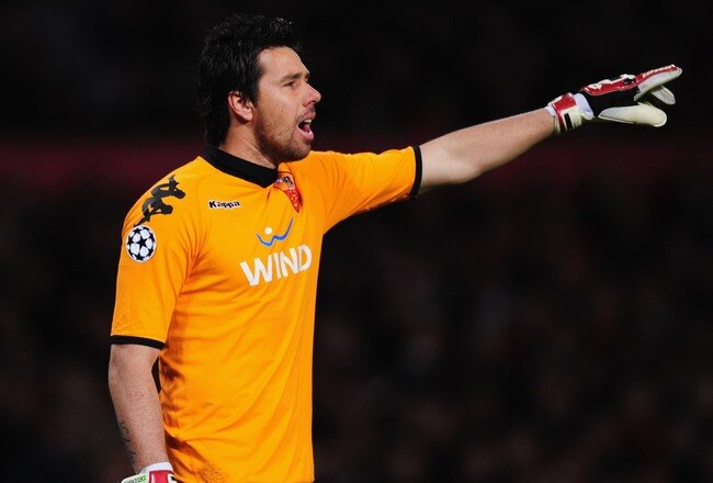 MANCHESTER, UNITED KINGDOM - APRIL 09:  Doni of AS Roma gestures during the UEFA Champions League Quarter Final 2nd leg match between Manchester United and AS Roma at Old Trafford on April 9, 2008 in Manchester, England.  (Photo by Shaun Botterill/Getty Images)