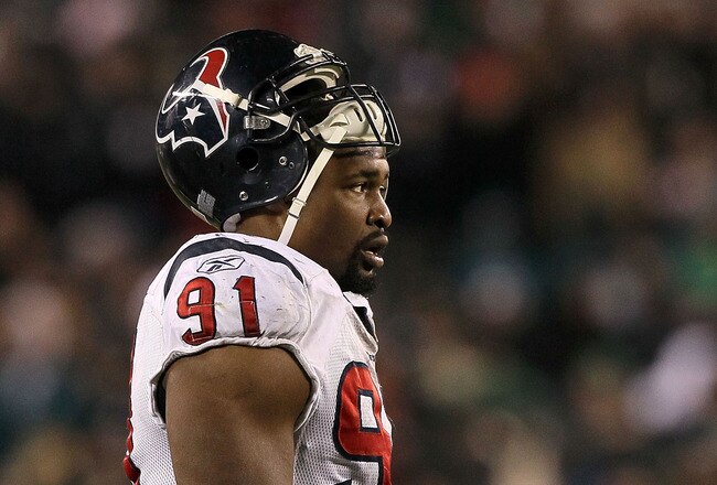 PHILADELPHIA, PA - DECEMBER 02:  Amobi Okoye #91 of the Houston Texans looks on against the Philadelphia Eagles at Lincoln Financial Field on December 2, 2010 in Philadelphia, Pennsylvania.  (Photo by Jim McIsaac/Getty Images)
