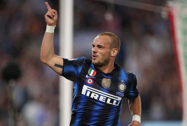 ROME, ITALY - MAY 29:  Wesley Sneijder of FC Internazionale Milano celebrates after the goal scored by Samuel Eto'o during the Tim Cup final between FC Internazionale Milano and US Citta di Palermo at Olimpico Stadium on May 29, 2011 in Rome, Italy.  (Photo by Paolo Bruno/Getty Images)