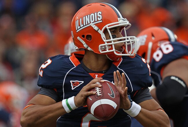 CHAMPAIGN, IL - OCTOBER 02: Nathan Scheelhaase #2 of the Illinois Fighting Illini looks for a receiver against the Ohio State Buckeyes at Memorial Stadium on October 2, 2010 in Champaign, Illinois. Ohio State defeated Illinois 24-13. (Photo by Jonathan Daniel/Getty Images)