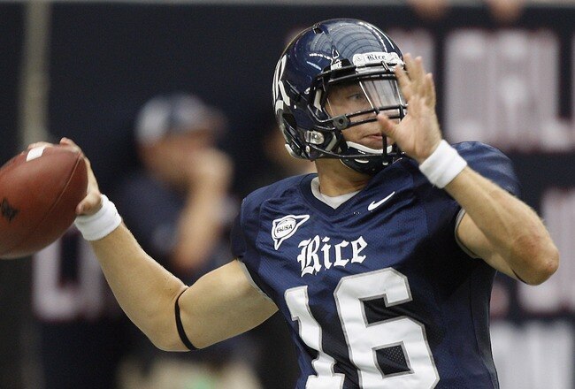 HOUSTON - SEPTEMBER 04:  Quarterback Taylor McHargue #16 of the Rice Owls throws downfield against the Texas Limghorns> at Reliant Stadium on September 4, 2010 in Houson, Texas.  (Photo by Bob Levey/Getty Images)