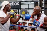 LAS VEGAS, NV - JULY 21:  Floyd Mayweather (R) with ROger Mayweather during a training session at his gym in Chinatown on July 21, 2011 in Las Vegas, Nevada.  (Photo by Scott Heavey/Getty Images)