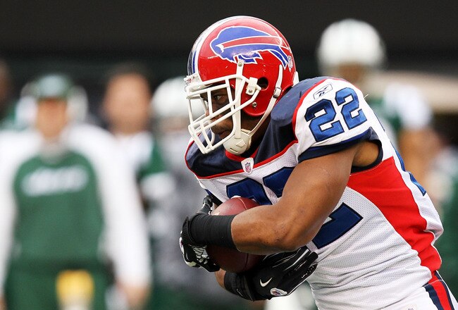 EAST RUTHERFORD, NJ - JANUARY 02:  Fred Jackson #22 of the Buffalo Bills runs down field against the New York Jets at New Meadowlands Stadium on January 2, 2011 in East Rutherford, New Jersey.  (Photo by Michael Heiman/Getty Images)