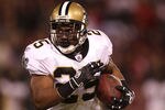 SAN FRANCISCO - SEPTEMBER 20:  Reggie Bush #25 of the New Orleans Saints runs against the San Francisco 49ers during an NFL game at Candlestick Park on September 20, 2010 in San Francisco, California.  (Photo by Jed Jacobsohn/Getty Images)