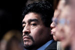 LONDON, ENGLAND - NOVEMBER 23:  Former Argentinian footballer Diego Maradona attends the Roger Federer / Andy Murray Men's singles match during the ATP World Tour Finals at O2 Arena on November 23, 2010 in London, England.  (Photo by Matthew Lewis/Getty Images)