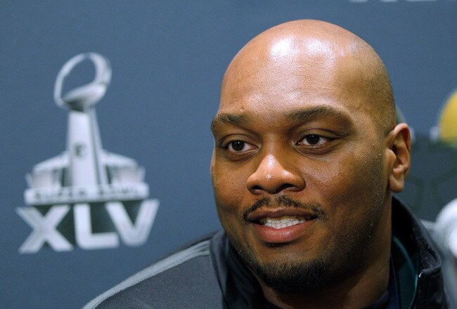 FORT WORTH, TX - JANUARY 31:  Tackle Flozell Adams #71 of the Pittsburgh Steelers talks with the media at the Omni Fort Worth Hotel on January 31, 2011 in Fort Worth, Texas. The Pittsburgh Steelers will play the Green Bay Packers in Super Bowl XLV on February 6, 2011 at Cowboys Stadium in Arlington, Texas.  (Photo by Tom Pennington/Getty Images)