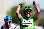 PARIS, FRANCE - JULY 24:  Mark Cavendish of team HTC wins the final sprint and the green points jersey during the twenty first and final stage of Le Tour de France 2011, from Creteil to the Champs-Elysees in Paris on July 24, 2011 in Paris, France.  (Photo by Bryn Lennon/Getty Images)