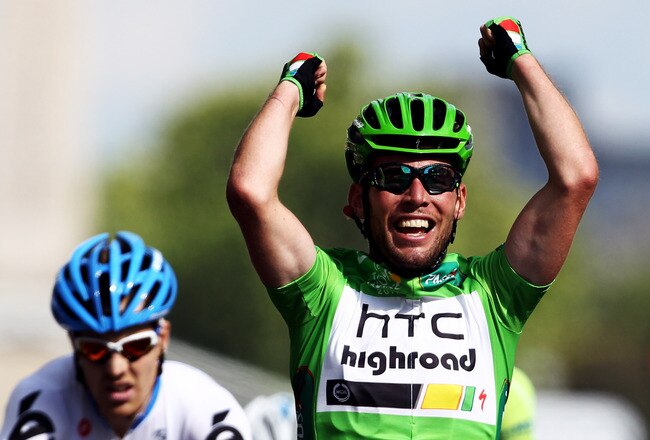 PARIS, FRANCE - JULY 24:  Mark Cavendish of team HTC wins the final sprint and the green points jersey during the twenty first and final stage of Le Tour de France 2011, from Creteil to the Champs-Elysees in Paris on July 24, 2011 in Paris, France.  (Photo by Bryn Lennon/Getty Images)