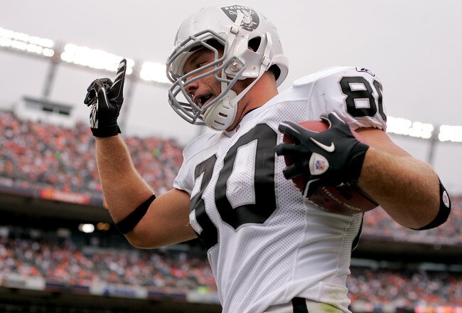 DENVER - OCTOBER 24:  Tight end Zach Miller #80 of the Oakland Raiders celebrates a touchdown reception in the first quarter against the Denver Broncos at INVESCO Field at Mile High on October 24, 2010 in Denver, Colorado. (Photo by Justin Edmonds/Getty Images)