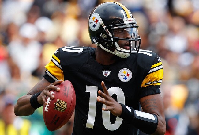 PITTSBURGH - SEPTEMBER 12:  Dennis Dixon #10 of the Pittsburgh Steelers drops back to pass against the Atlanta Falcons during the NFL season opener game on September 12, 2010 at Heinz Field in Pittsburgh, Pennsylvania.  (Photo by Jared Wickerham/Getty Images)