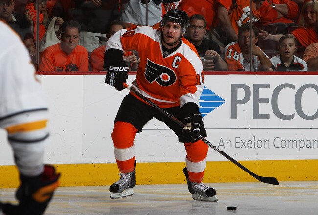 PHILADELPHIA, PA - APRIL 26:  Mike Richards #18 of the Philadelphia Flyers controls the puck against the Buffalo Sabres in Game Seven of the Eastern Conference Quarterfinals during the 2011 NHL Stanley Cup Playoffs at Wells Fargo Center on April 26, 2011 in Philadelphia, Pennsylvania.  (Photo by Bruce Bennett/Getty Images)