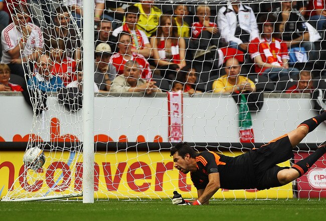 HULL, ENGLAND - JULY 23:  Doni of Liverpool is beaten by the shot from Robert Koren of Hull City during the Pre Season Friendly match between Hull City and Liverpool at KC Stadium on July 23, 2011 in Hull, England.  (Photo by Matthew Lewis/Getty Images)