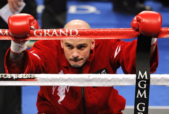 LAS VEGAS, NV - MAY 07:  Kelly Pavlik stretches before his super middleweight fight against Alfonso Lopez at the MGM Grand Garden Arena May 7, 2011 in Las Vegas, Nevada. Pavlik won by majority decision.  (Photo by Ethan Miller/Getty Images)