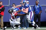 EAST RUTHERFORD, NJ - NOVEMBER 22: Kevin Boss #89 of the New York Giants stiff arms Erik Coleman #26 of the Atlanta Falcons enroute to his first touchdown on November 22, 2009 at Giants Stadium in East Rutherford, New Jersey.  (Photo by Jim McIsaac/Getty Images)