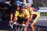 MAY 1993:  RAUL ALCALA OF MEXICO LEADS LANCE ARMSTRONG OF THE USA (BLUE HELMET) AND ATLE KVALSVOLL OF NORWAY AROUND A BEND ON BEECH MOUNTAIN DURING THE 1993 TOUR DUPONT. Mandatory Credit: Gary Newkirk/ALLSPORT