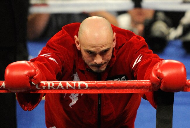 LAS VEGAS, NV - MAY 07:  Kelly Pavlik stands in his corner before taking on Alfonso Lopez in the super middleweight fight at MGM Grand Garden Arena on May 7, 2011 in Las Vegas, Nevada.  (Photo by Ethan Miller/Getty Images)