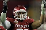 GLENDALE, AZ - JANUARY 01:  Travis Lewis #28 of the Oklahoma Sooners reacts at the end of the game against the Connecticut Huskies during the Tostitos Fiesta Bowl at the Universtity of Phoenix Stadium on January 1, 2011 in Glendale, Arizona.  (Photo by Ronald Martinez/Getty Images)